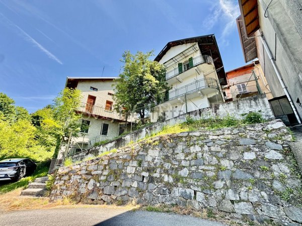 casa indipendente in vendita a Valdilana in zona Frignocca