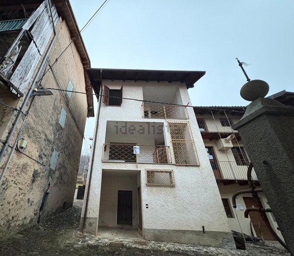 casa semindipendente in vendita a Valdilana in zona Trivero