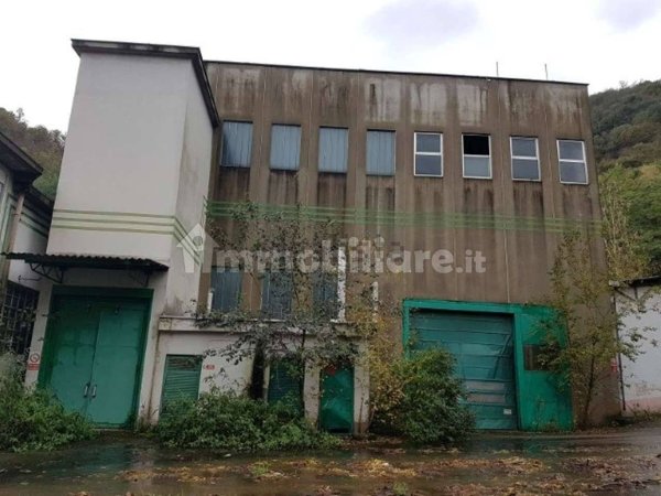locale di sgombero in vendita a Valdilana in zona Ormezzano