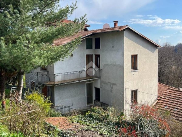casa indipendente in vendita a Valdilana in zona Ponzone
