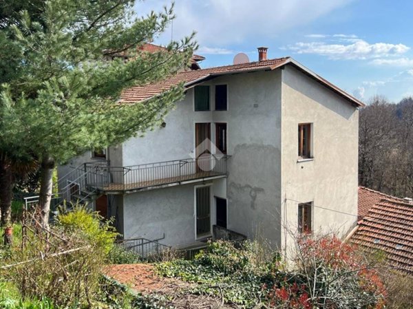 casa indipendente in vendita a Valdilana in zona Soprana