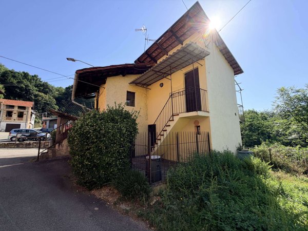 casa indipendente in vendita a Valdilana in zona Vico