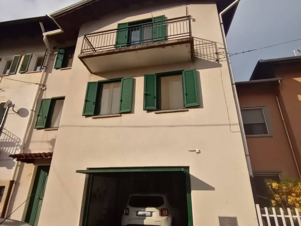 casa indipendente in vendita a Valdilana in zona Trivero