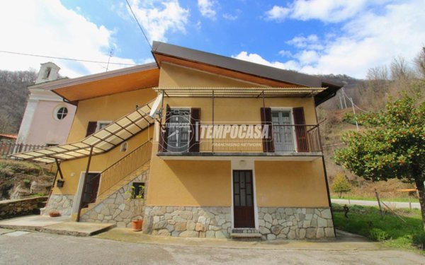 casa indipendente in vendita a Valdilana in zona Soprana