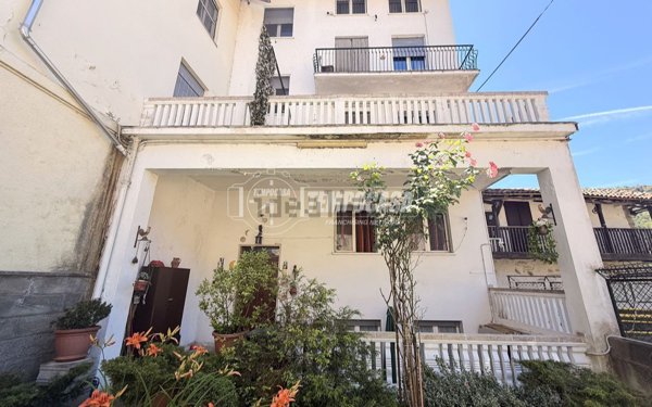 casa indipendente in vendita a Valdilana