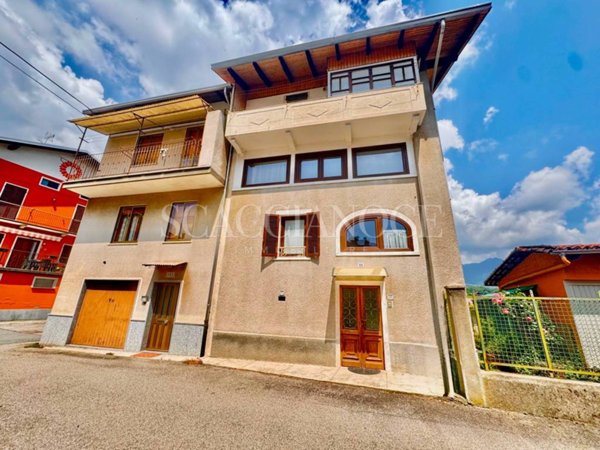 casa indipendente in vendita a Valdilana in zona Oro