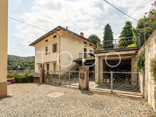 casa indipendente in vendita a Valdilana in zona Valle Mosso