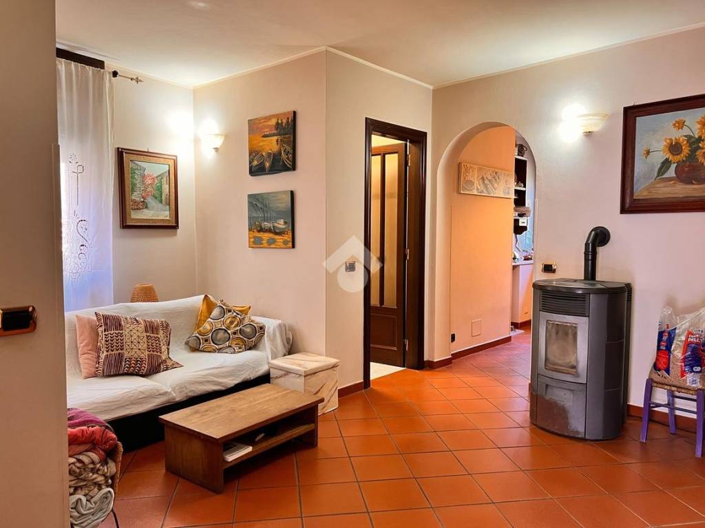 casa indipendente in vendita a Valdilana in zona Guala