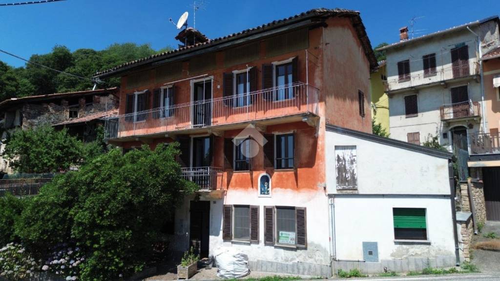casa indipendente in vendita a Valdilana in zona Bulliana