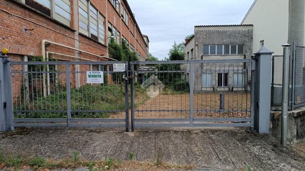 locale di sgombero in vendita a Valdilana in zona Mosso