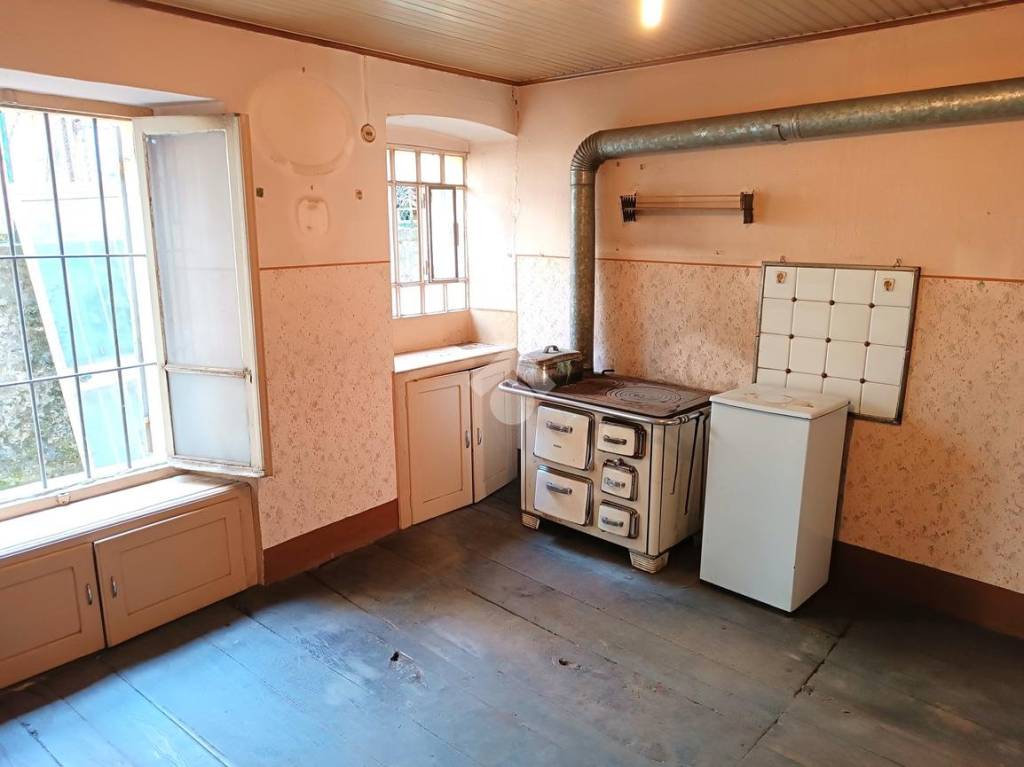 casa indipendente in vendita a Valdilana in zona Mosso