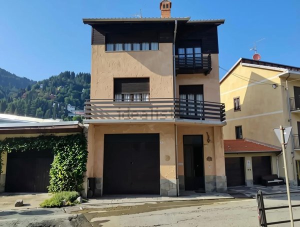 casa indipendente in vendita a Valdilana in zona Gioia