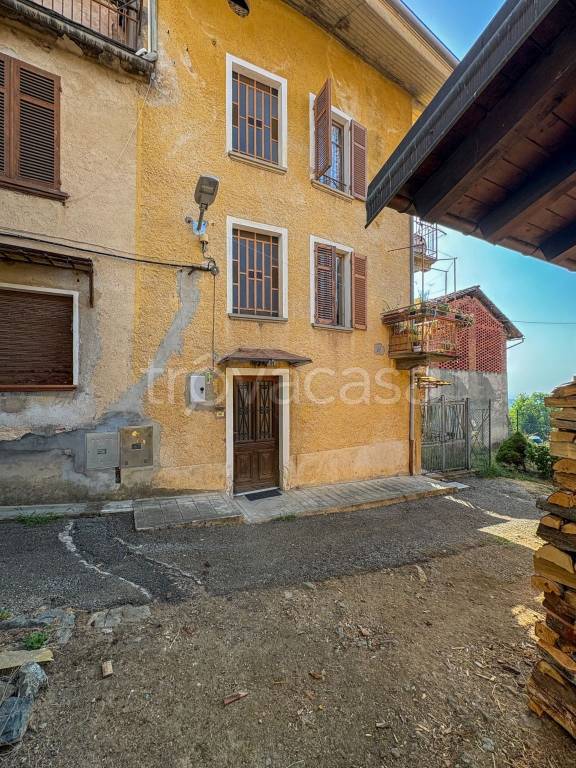 casa indipendente in vendita a Valdilana in zona Bulliana