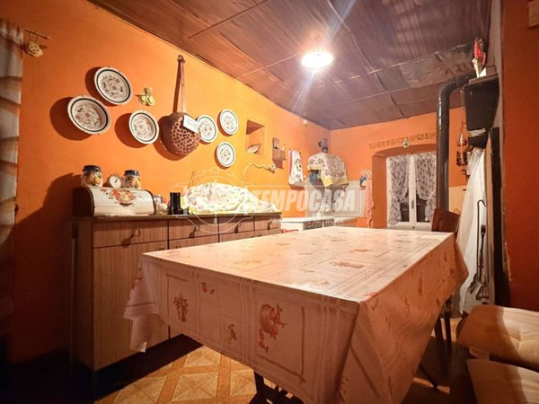 casa indipendente in vendita a Valdilana in zona Mazzucco
