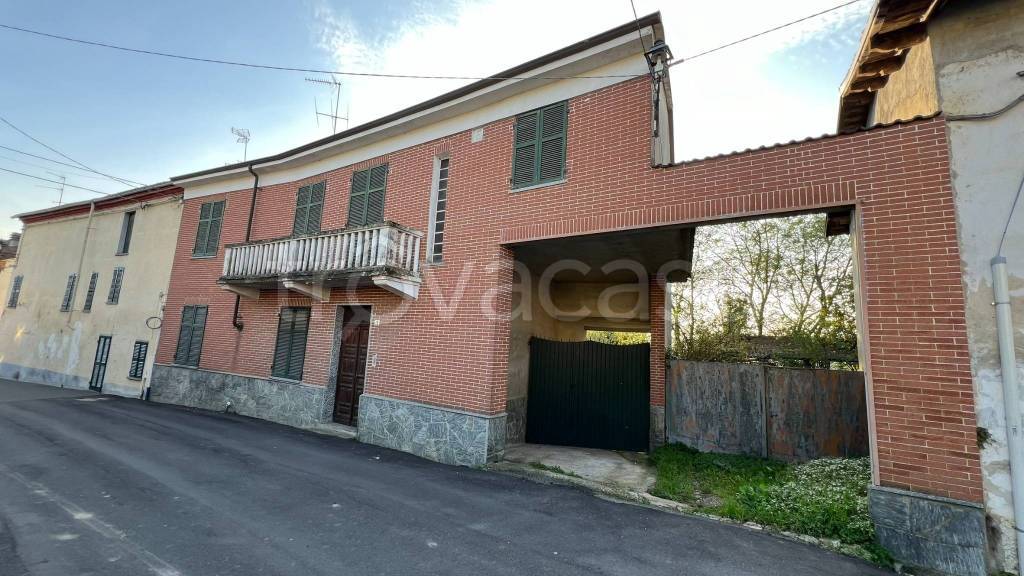 casa indipendente in vendita ad Altavilla Monferrato in zona Franchini