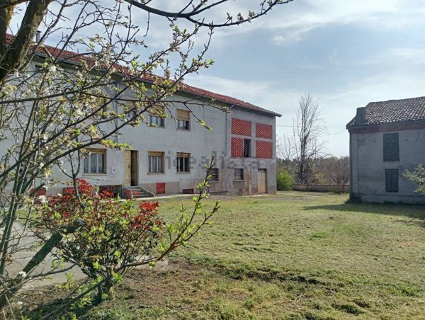 casale in vendita ad Altavilla Monferrato in zona Franchini
