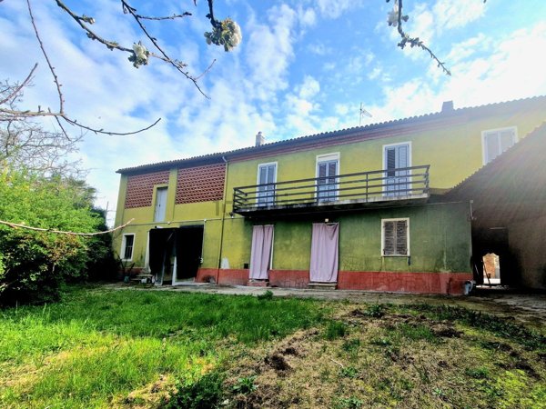 casale in vendita ad Altavilla Monferrato in zona Franchini