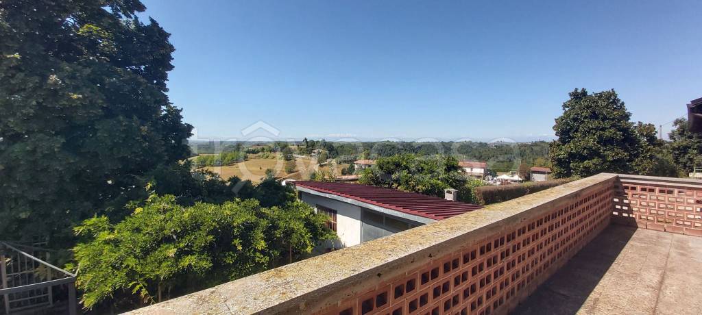 casa indipendente in vendita ad Altavilla Monferrato in zona Franchini