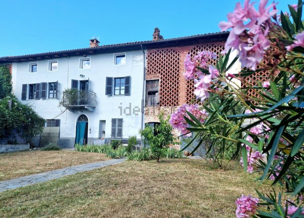 casa indipendente in vendita ad Altavilla Monferrato in zona Franchini