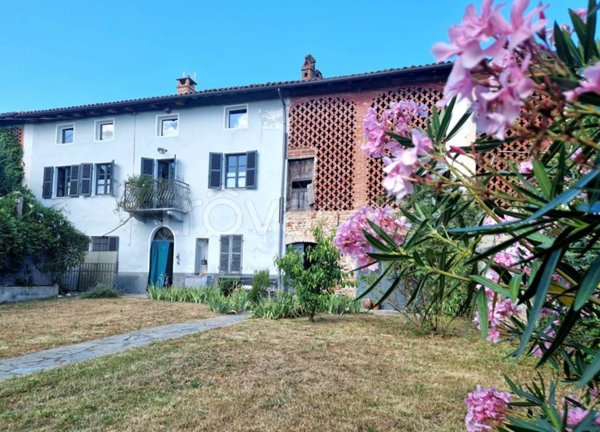 casa indipendente in vendita ad Altavilla Monferrato in zona Franchini