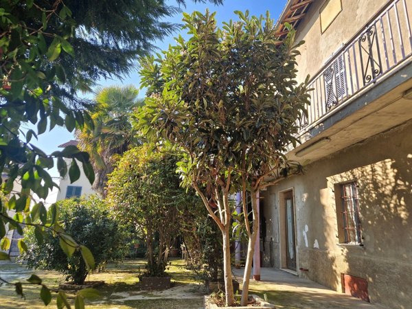 casa indipendente in vendita ad Altavilla Monferrato in zona Franchini