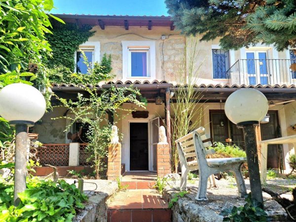 casa indipendente in vendita ad Altavilla Monferrato in zona Casazze