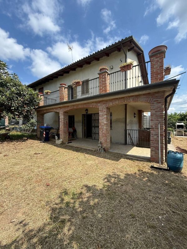 casale in vendita ad Altavilla Monferrato in zona Franchini