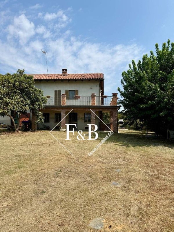 casa indipendente in vendita ad Altavilla Monferrato in zona Franchini