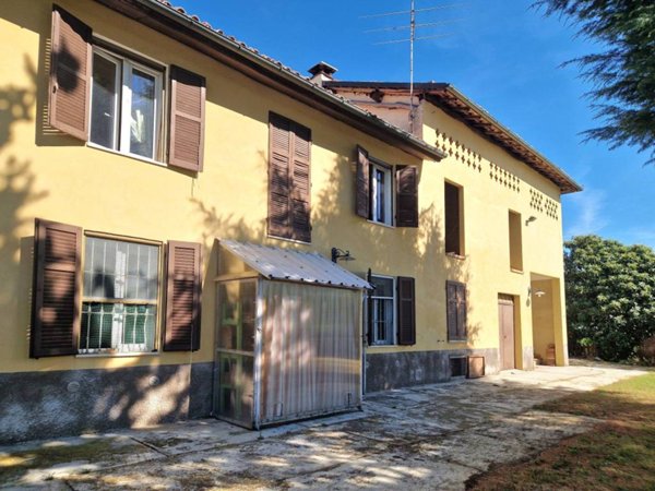 casa indipendente in vendita ad Altavilla Monferrato in zona Casazze
