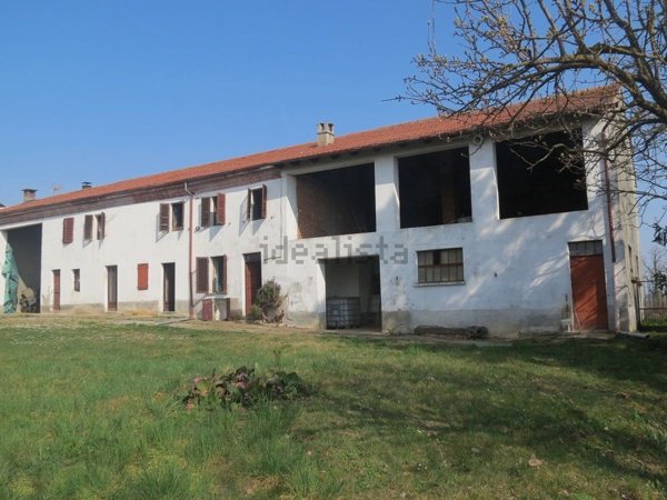 casa indipendente in vendita ad Altavilla Monferrato in zona Franchini