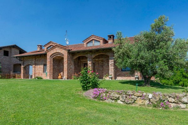 casa indipendente in vendita ad Altavilla Monferrato in zona Franchini