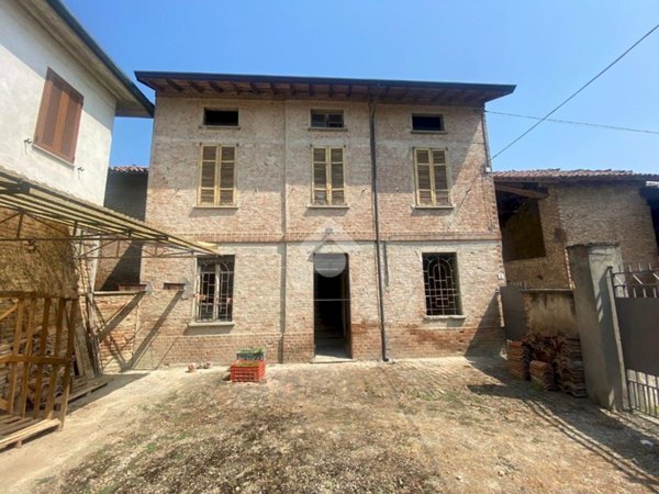 casa indipendente in vendita ad Alzano Scrivia
