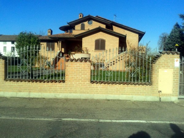 casa indipendente in vendita ad Alzano Scrivia