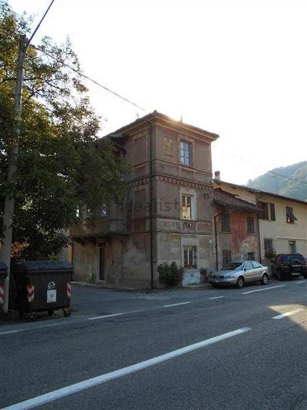 casa indipendente in vendita ad Arquata Scrivia in zona Rigoroso