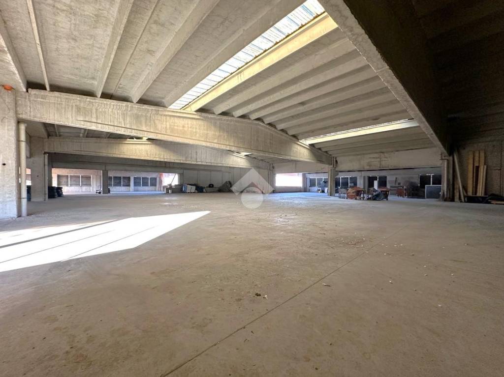 locale commerciale in vendita ad Arquata Scrivia