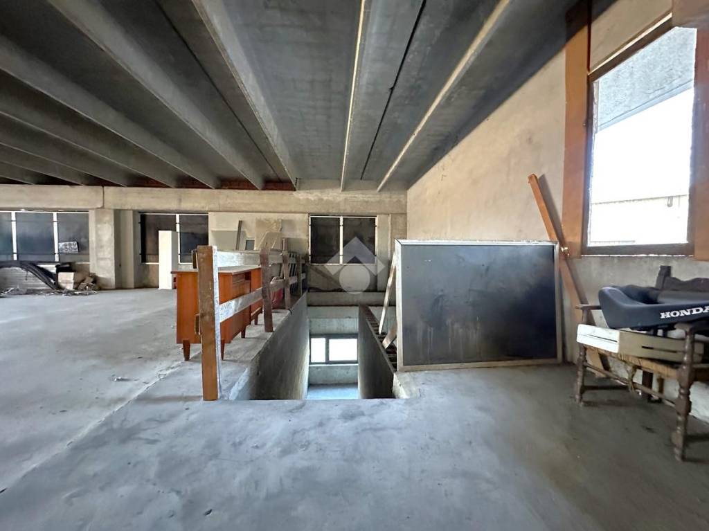 locale commerciale in vendita ad Arquata Scrivia