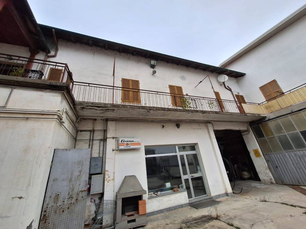 locale commerciale in vendita ad Arquata Scrivia
