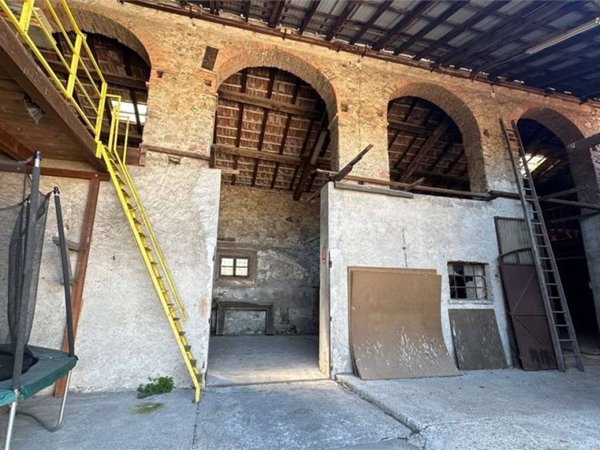 locale commerciale in vendita ad Arquata Scrivia