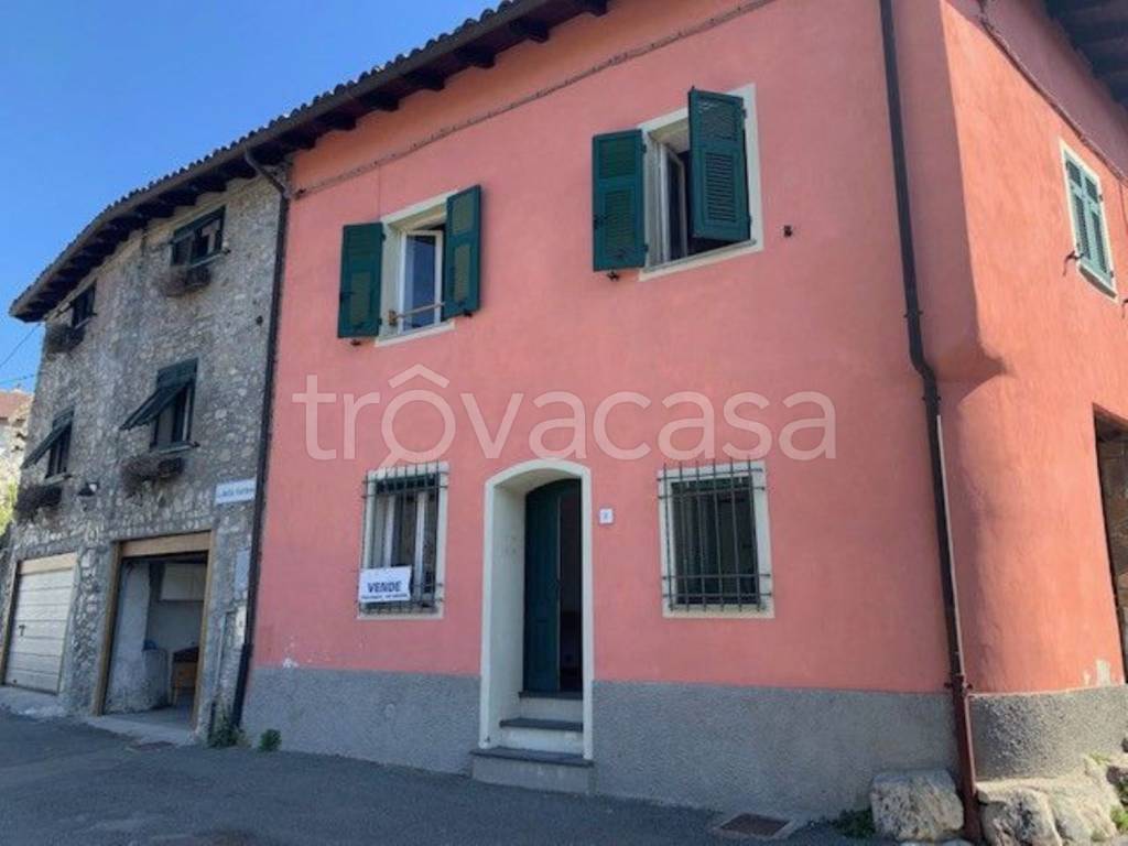casa indipendente in vendita ad Arquata Scrivia in zona Vocemola