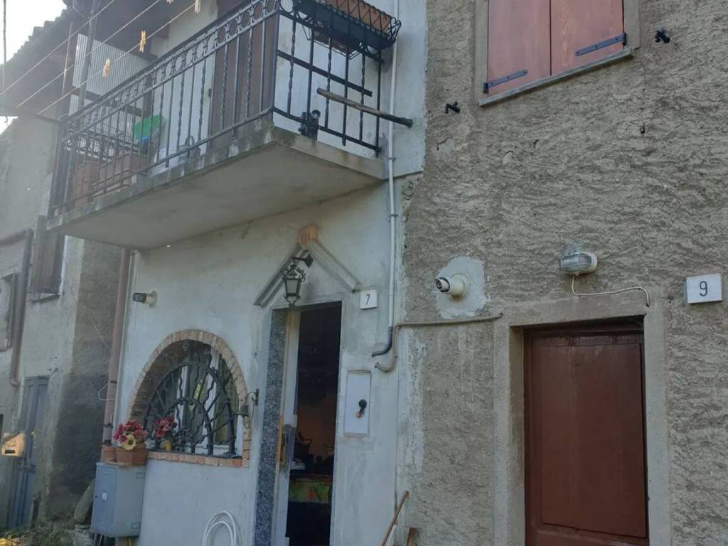 casa indipendente in vendita ad Arquata Scrivia in zona Rigoroso