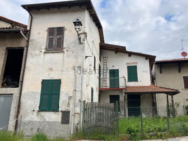 casa indipendente in vendita ad Arquata Scrivia in zona Varinella