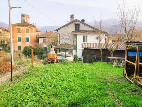 casa indipendente in vendita ad Arquata Scrivia in zona La Costa
