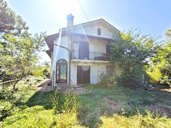 casa indipendente in vendita ad Arquata Scrivia in zona Pessino