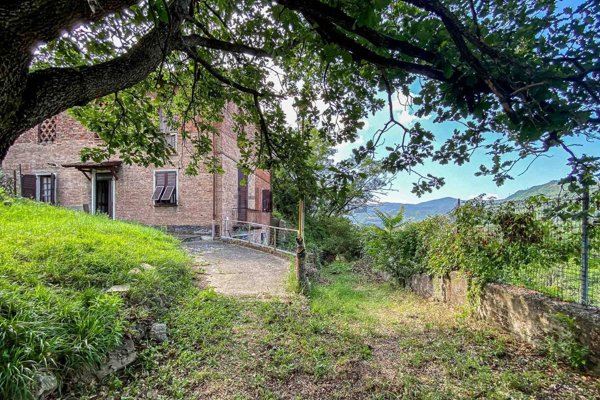 casa indipendente in vendita ad Arquata Scrivia in zona Pessino