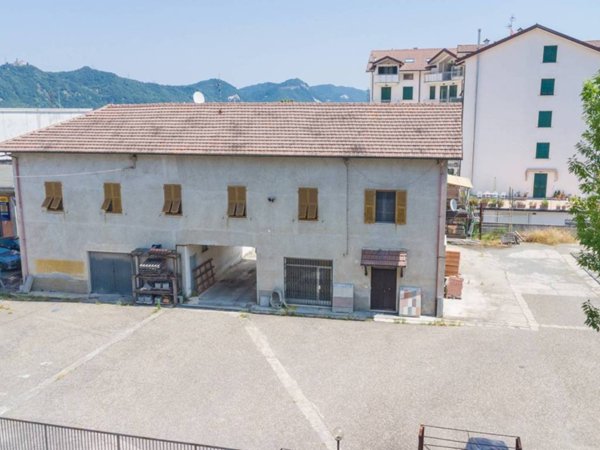 locale commerciale in vendita ad Arquata Scrivia