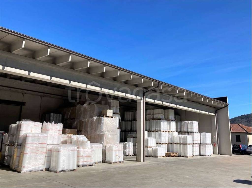 locale commerciale in vendita ad Arquata Scrivia