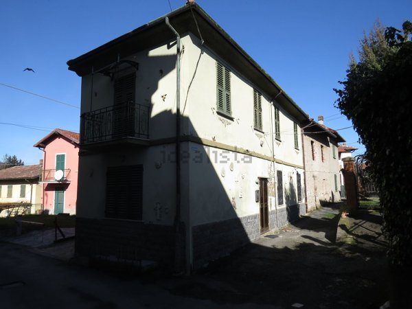 casa indipendente in vendita ad Arquata Scrivia in zona Vocemola