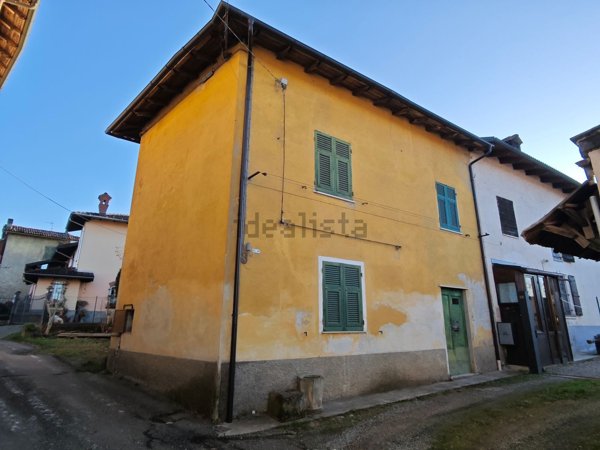 casa indipendente in vendita ad Arquata Scrivia in zona Pessino
