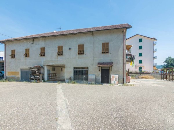 locale commerciale in vendita ad Arquata Scrivia