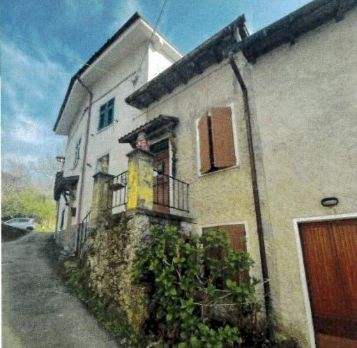 casa indipendente in vendita ad Arquata Scrivia in zona Vocemola